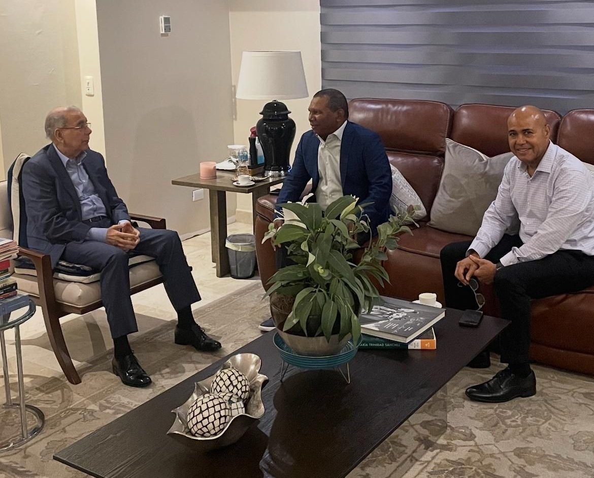 Danilo se reúne con miembros NY del Comite Central PLD imagen