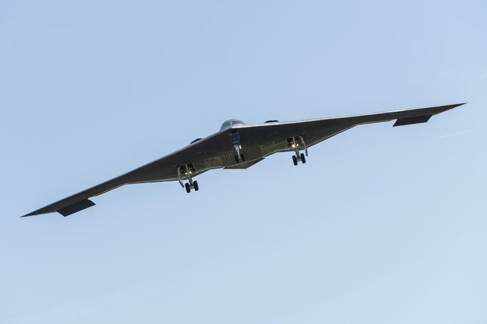Imagen proporcionada por la Fuerza Aérea de Estados Unidos que muestra a un B-2 Spirit regresando a la Base Aérea Whiteman, Missouri, tras un despliegue en Diego García, el 9 de mayo de 2025.