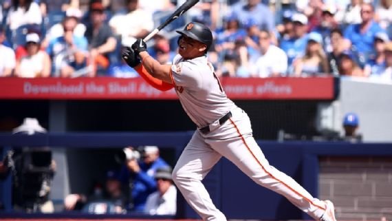 Giants remueve del lineup a Rafael Devers por lesión imagen