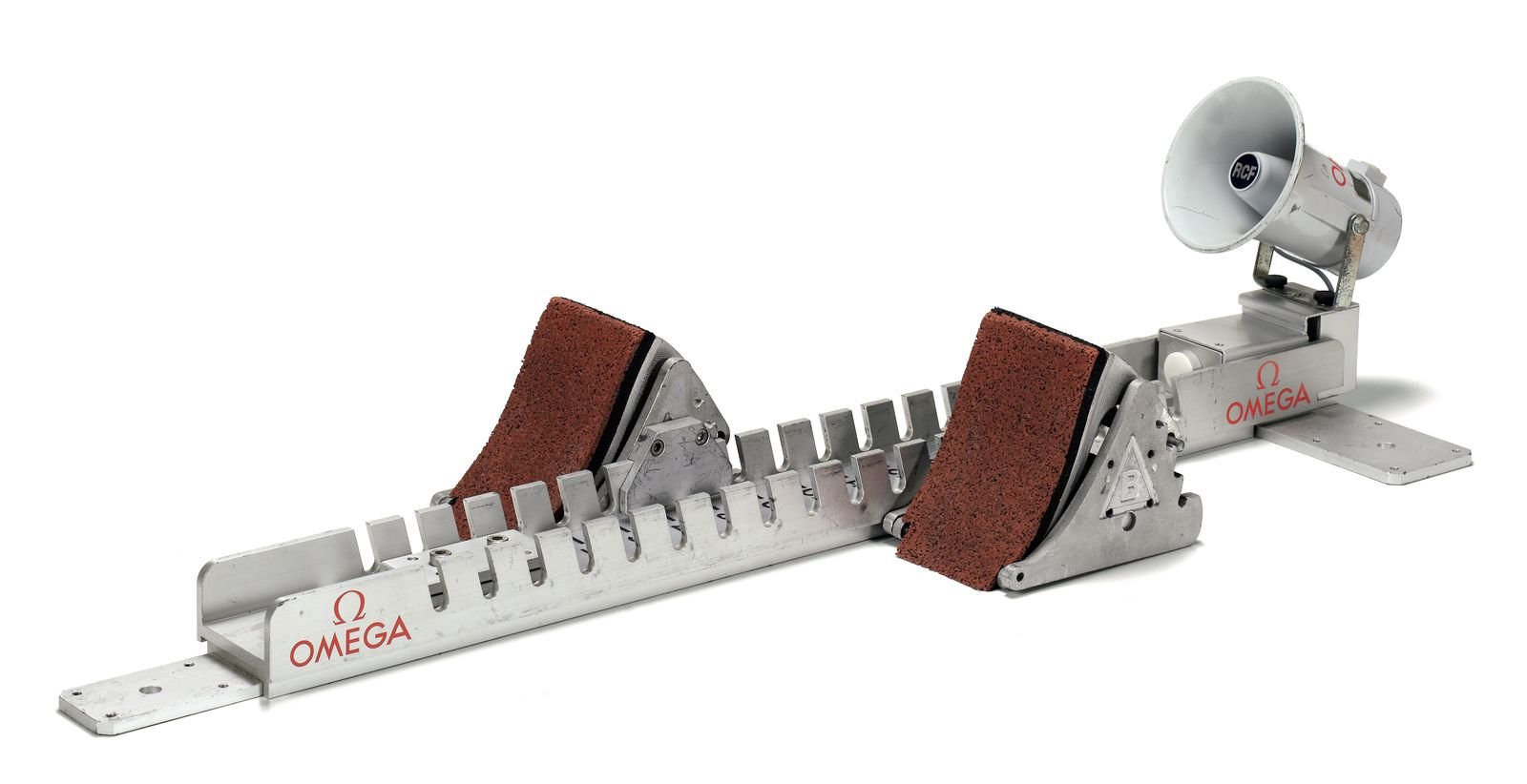 Los tacos de salida introducidos en los Juegos de Verano de Los Ángeles 1984 equipados con un sistema de detección de...