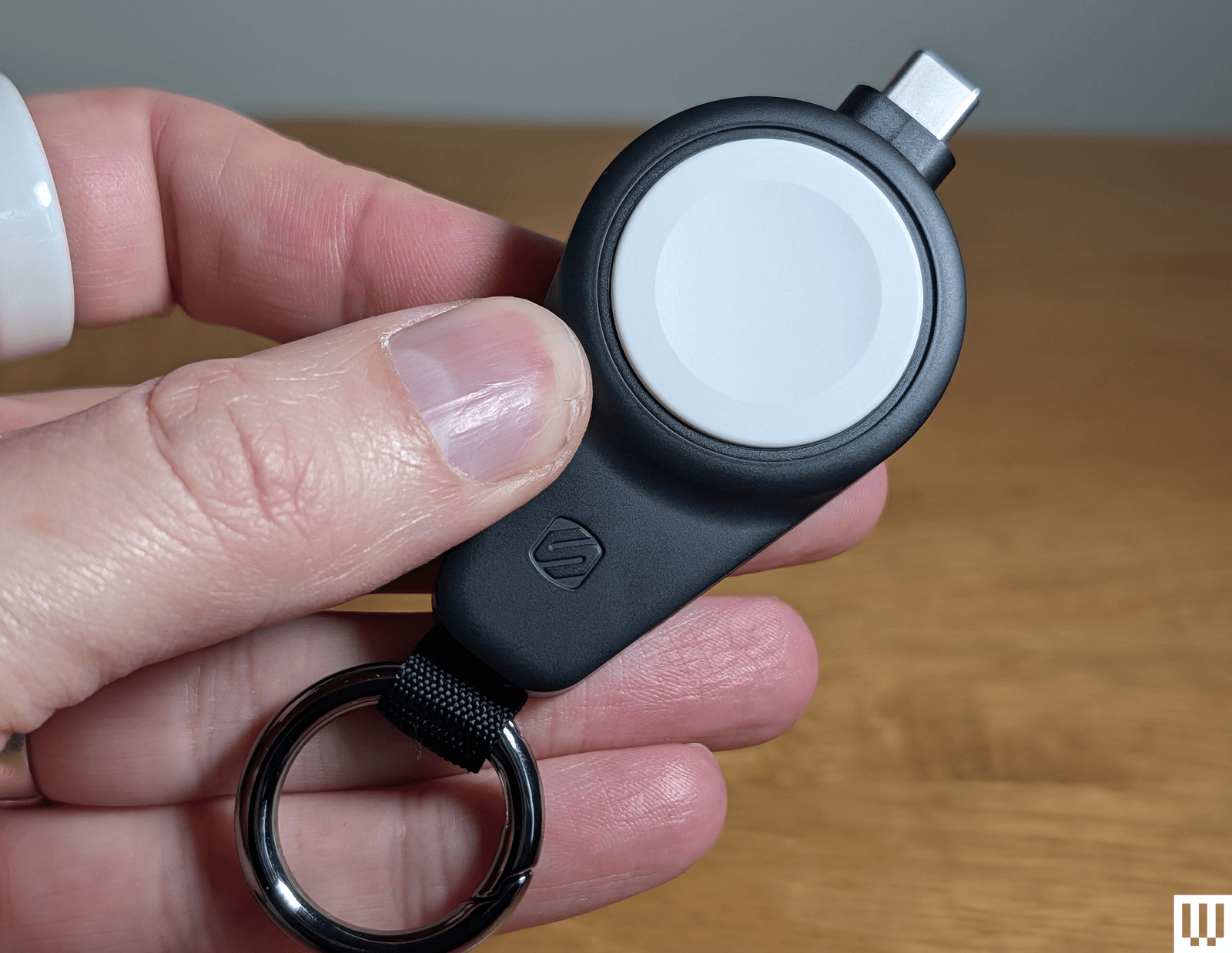 Cargador magntico de carga rpida para llavero WatchIt de Scosche.