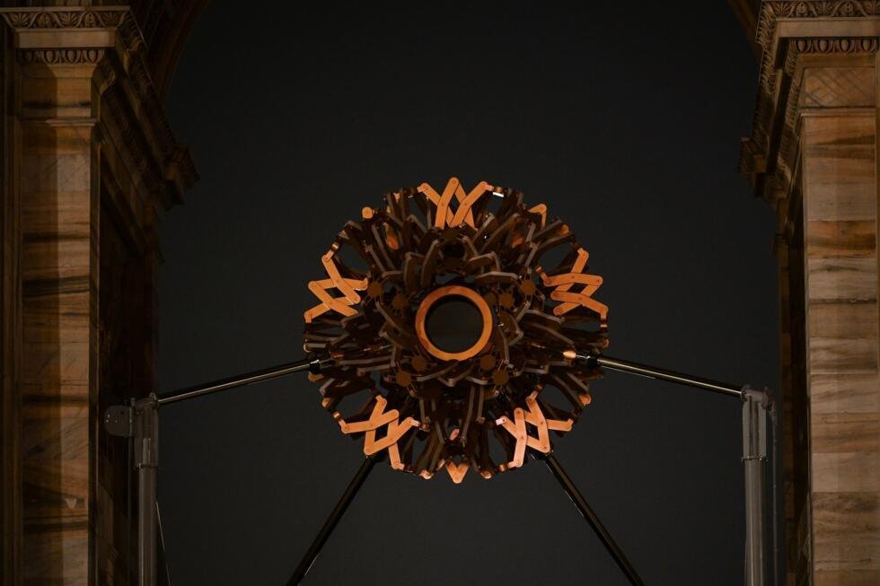 La llama del pebetero de Milán queda apagada durante la ceremonia de clausura de los Juegos Olímpicos de Invierno de Milán-Cortina. En Verona (norte de Italia), el 22 de febrero de 2026