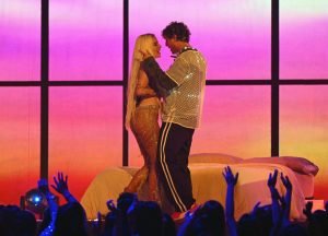 MIAMI, FLORIDA - FEBRUARY 19: (L-R) Elena Rose and Beto Montenegro perform during Univision's 38th Premio Lo Nuestro at Kaseya Center on February 19, 2026 in Miami, Florida. (Photo by Jason Koerner/Getty Images)