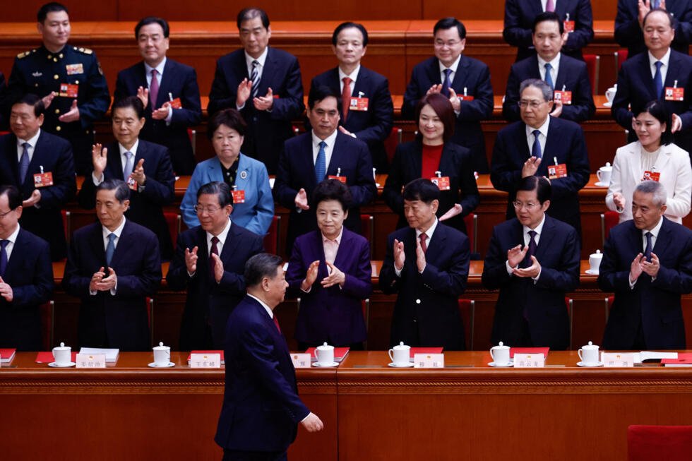 El presidente chino, Xi Jinping, llega a la sesión de clausura de la Asamblea Popular Nacional (APN) en el Gran Salón del Pueblo en Beijing, China, el 12 de marzo de 2026.