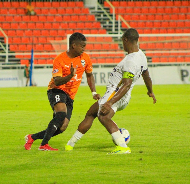 Cibao FC y Pantoja igualan en el clásico fútbol profesional de RD imagen