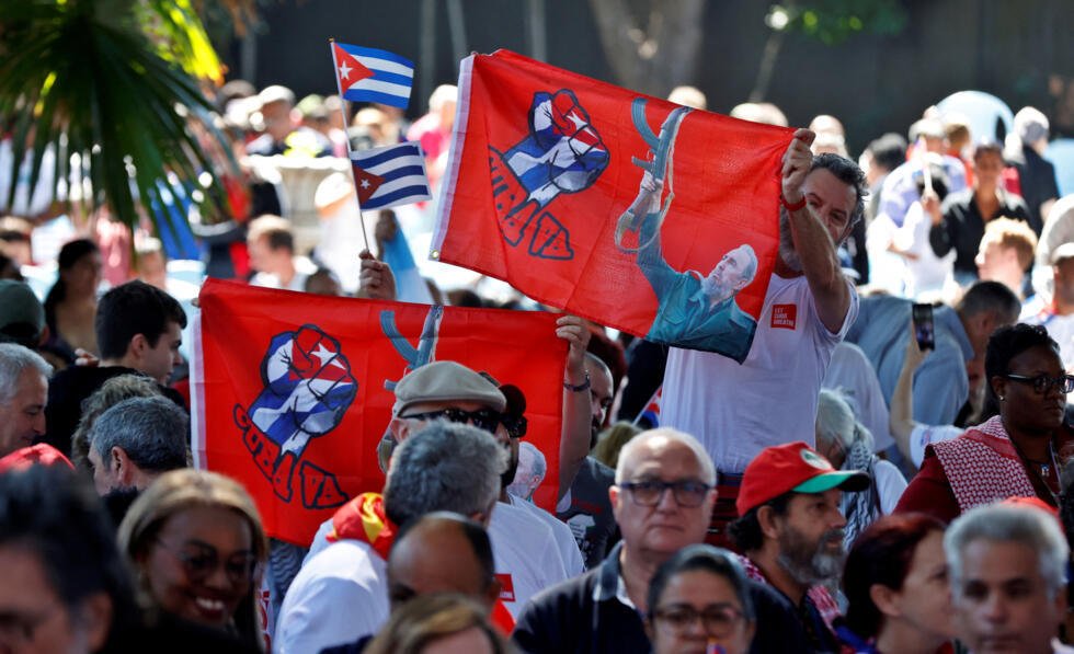 Miembros del convoy Nuestra América de la Internacional Progresista asisten a un evento de solidaridad con Cuba en La Habana, Cuba, 21 de marzo de 2026.