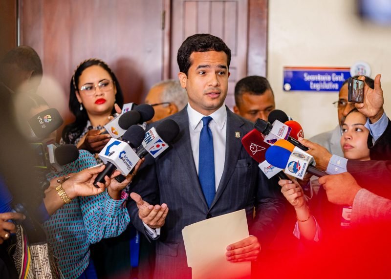 Dice 75 % de nuevos empleos provienen del sector público imagen