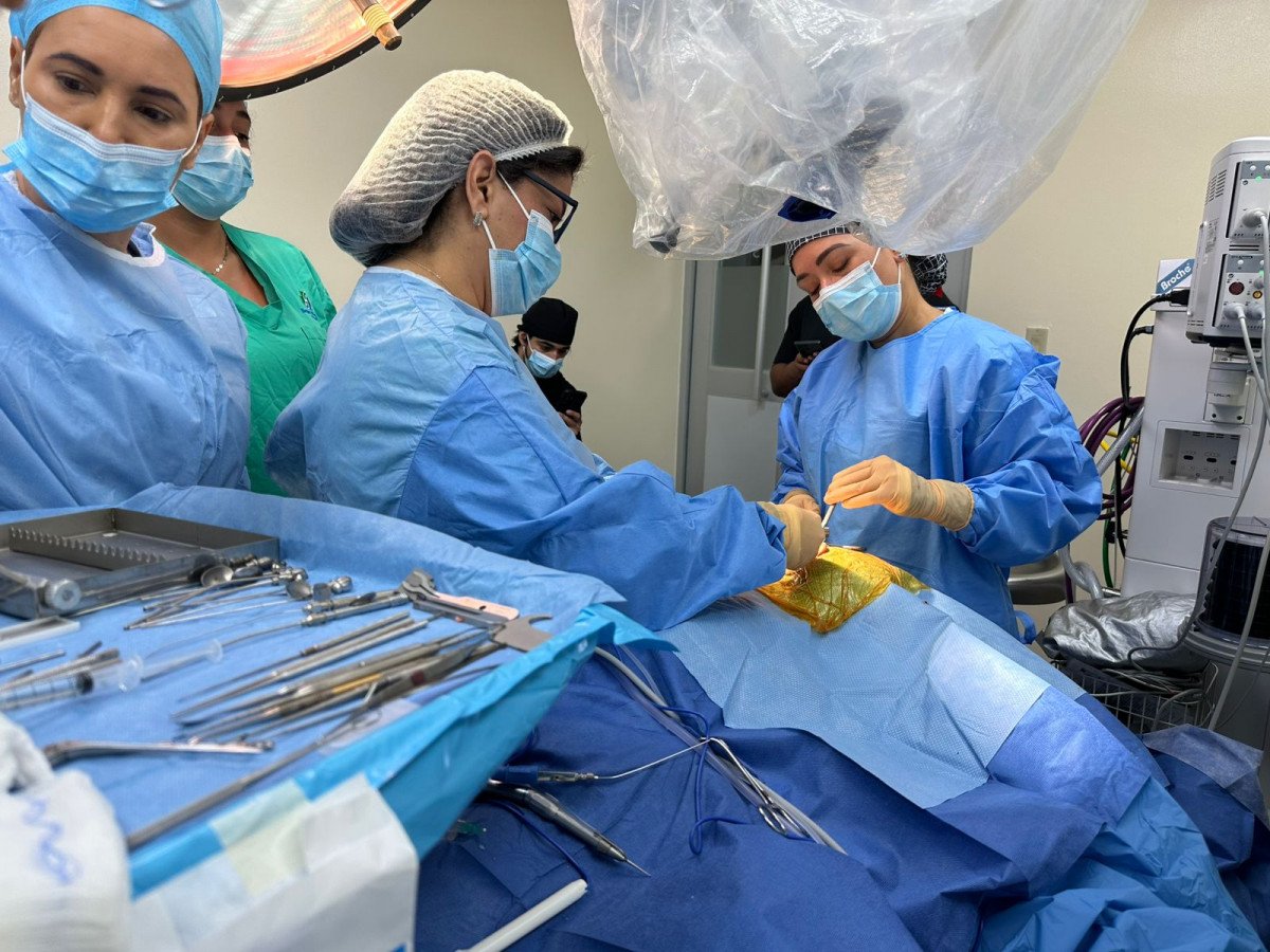 Implante 3 La cirugu00eda fue realizada en el Hospital Metropolitano de Santiago (HOMS).