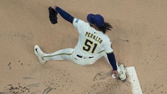 Dominicano Freddy Peralta abrirá día inaugural beisbol GL imagen