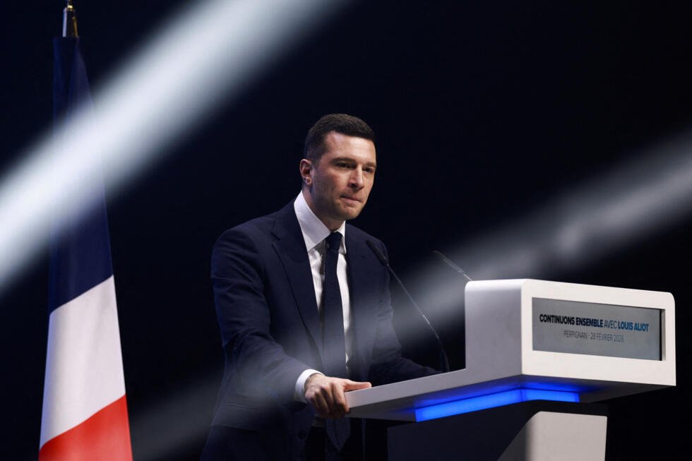 Jordan Bardella, presidente del partido político de extrema derecha francés Agrupación Nacional (RN), reacciona mientras pronuncia un discurso durante un mitin de campaña en apoyo de Louis Aliot, alcalde de Perpiñán y candidato de la Agrupación Nacional para las elecciones municipales de 2026, en Perpiñán, sur de Francia, el 28 de febrero de 2026.Jordan Bardella, presidente del partido político de extrema derecha francés Agrupación Nacional (RN), reacciona mientras pronuncia un discurso durante un mitin de campaña en apoyo de Louis Aliot, alcalde de Perpiñán y candidato de la Agrupación Nacional para las elecciones municipales de 2026, en Perpiñán, sur de Francia, el 28 de febrero de 2026.