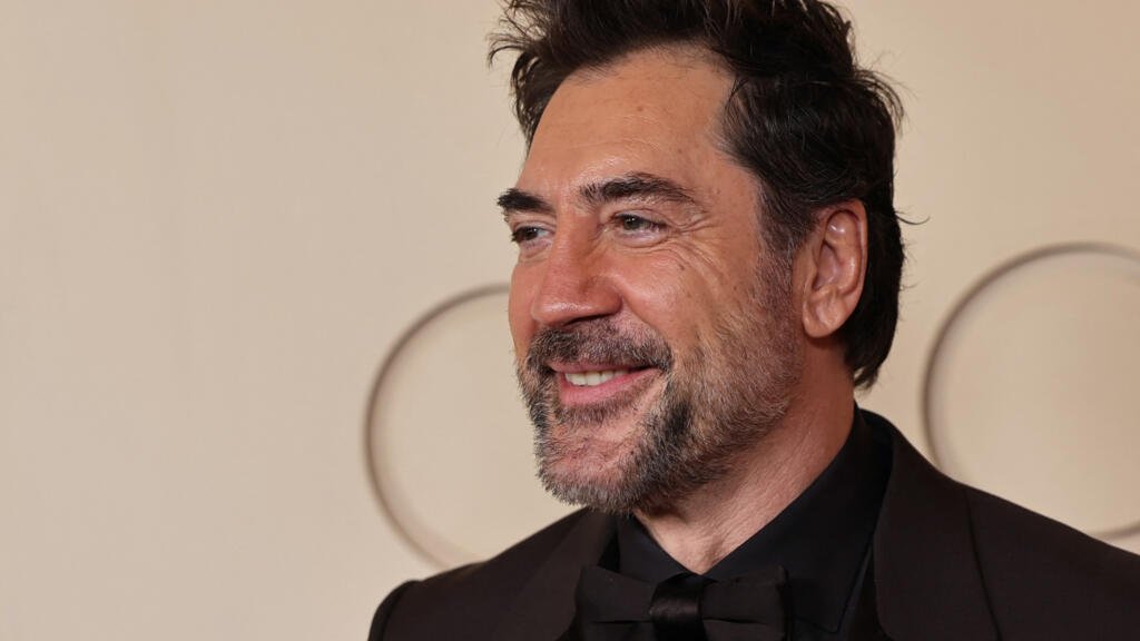 Javier Bardem posa en la alfombra roja durante la llegada a la 98.ª edición de los Premios Óscar en Hollywood, Los Ángeles, California, EE. UU., 15 de marzo de 2026.