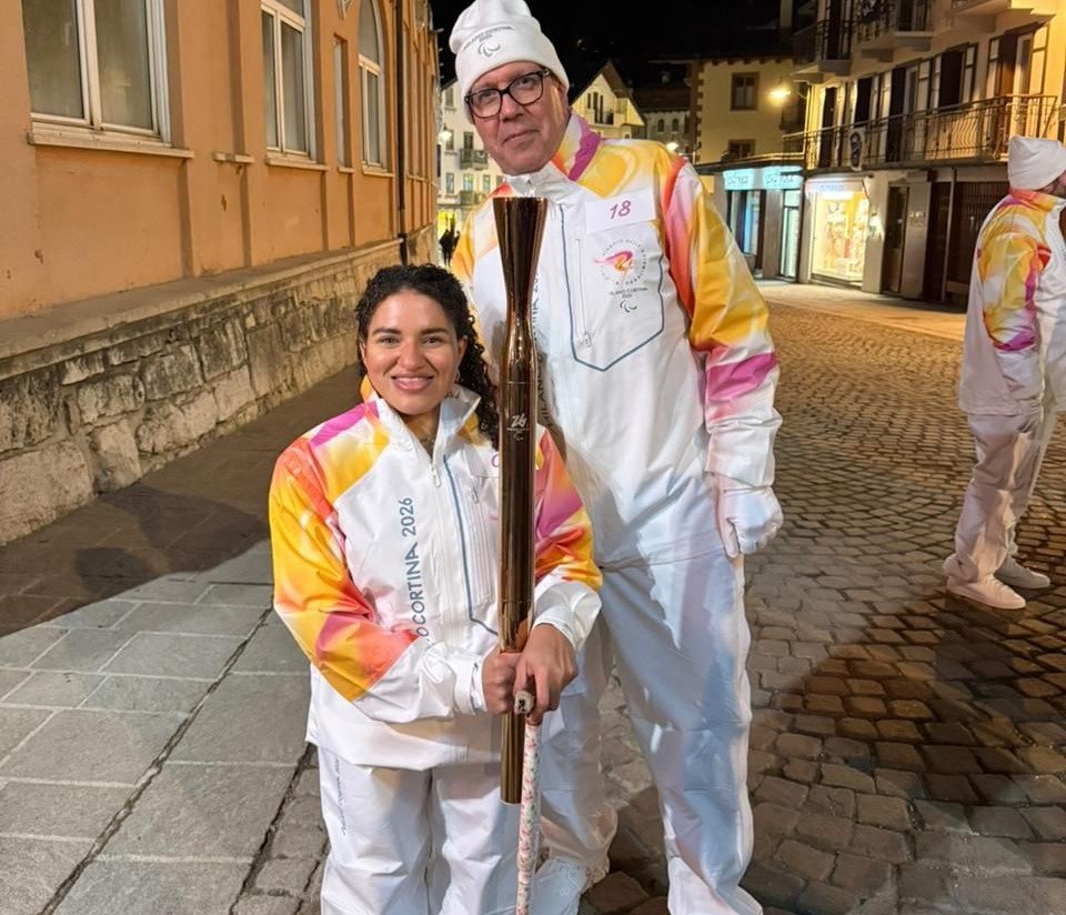 Felipe Vicini y Alejandra Aybar portan antorcha paralímpica imagen