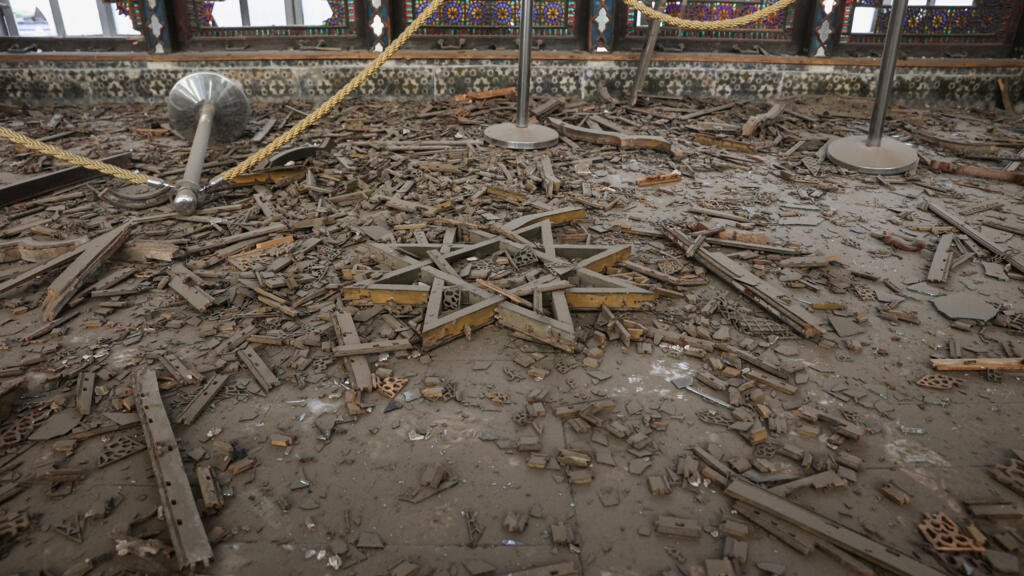 Escombros en el monumento histórico del Palacio de Golestán tras los daños causados por un ataque israelí y estadounidense, en el marco del conflicto entre Estados Unidos e Israel con Irán, en Teherán (Irán), el 3 de marzo de 2026