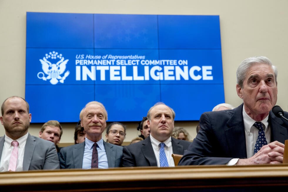 El ex fiscal especial Robert Mueller testifica ante la audiencia del Comité de Inteligencia de la Cámara sobre su informe sobre la interferencia rusa en las elecciones, en el Capitolio, en Washington, el miércoles 24 de julio de 2019.