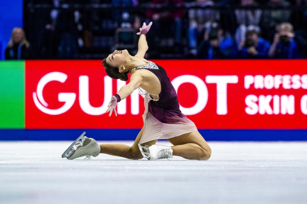 La japonesa Kaori Sakamoto se colgó el oro en el mundial de patinaje en Praga para cerrar con broche de oro su carrera.
