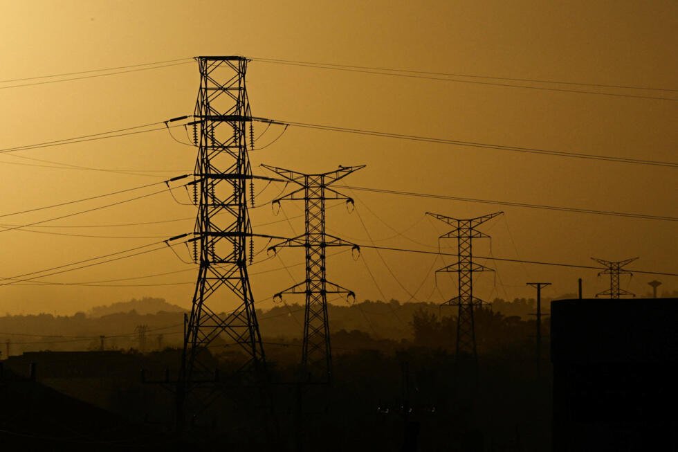 Cables eléctricos de alta tensión mientras Cuba restablecía su red eléctrica nacional después de que el país estuvo prácticamente sin electricidad durante 16 horas en un apagón que los funcionarios del Ministerio de Energía vincularon con el bloqueo petrolero de Cuba impuesto por Estados Unidos, en La Habana, Cuba, el 5 de marzo de 2026.