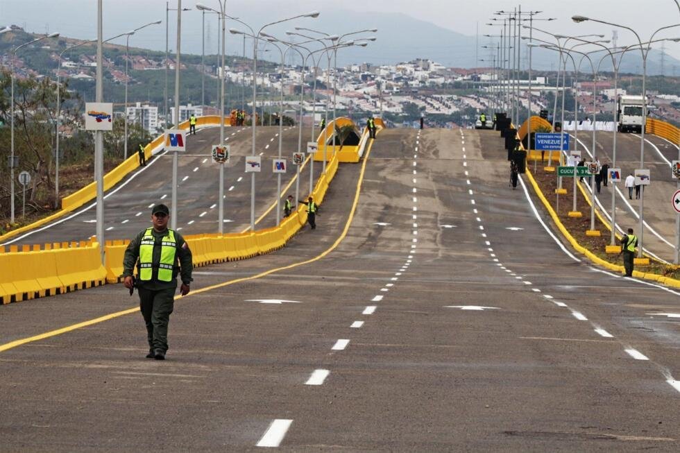 Foto de archivo del puente internacional Atanasio Girardot, más conocido como 'Tienditas', que funciona como cruce peatonal y de vehículos entre Venezuela y Colombia. Cúcuta, 1 de enero de 2023. Allí se encontrarán el 13 de marzo los presidentes de ambos países, Delcy Rodríguez y Gustavo Petro.