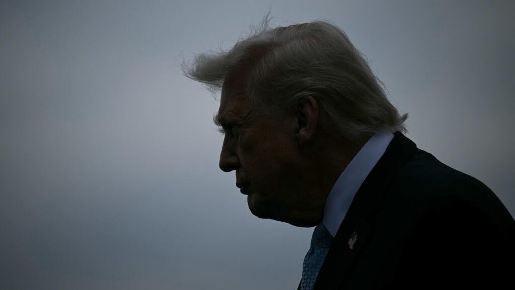 El presidente estadounidense Donald Trump sube a un helicóptero en la Casa Blanca el 20 de marzo de 2026.