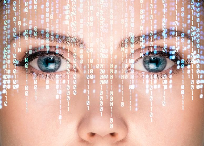 Rostro de mujer escaneado por un modelo de inteligencia artificial