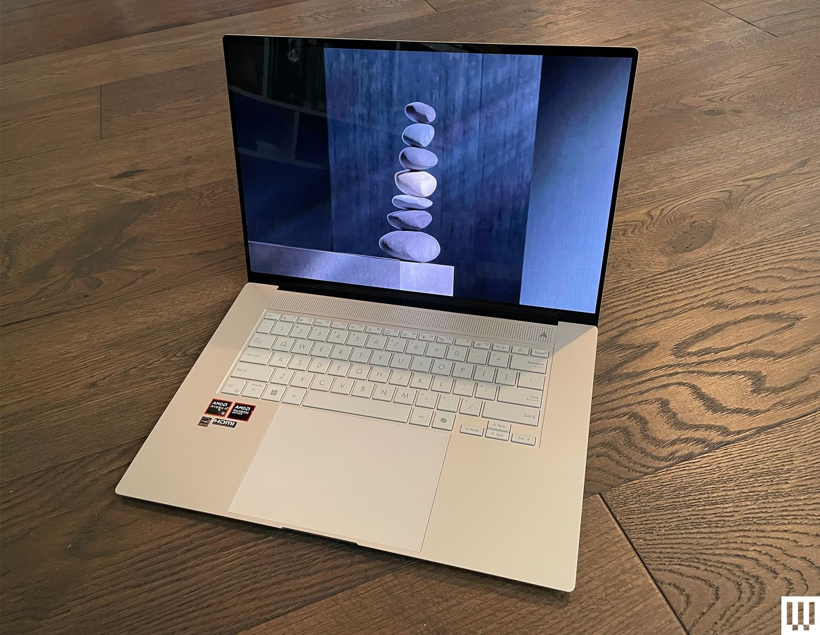 Asus Zenbook S 16 .