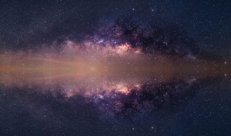 Una Vía Láctea reflejada en un espejo. 
