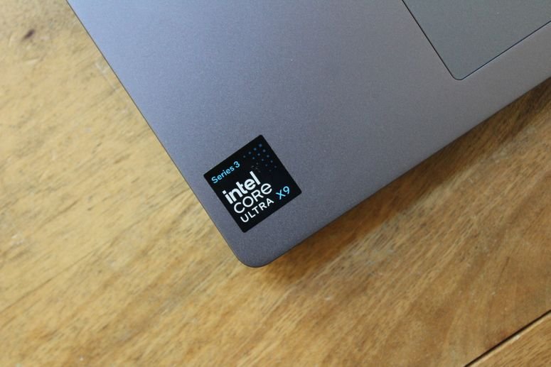 Laptop con el nuevo chip Panther Lake de Intel.