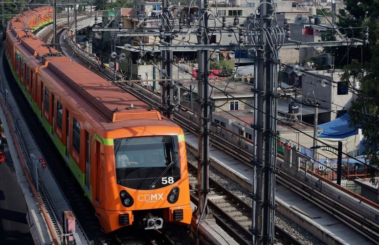 Fotografía de la estación de metro San Andrés Tomatlán de la Línea 12 del Sistema de Transporte Colectivo Metro de la Ciudad de México