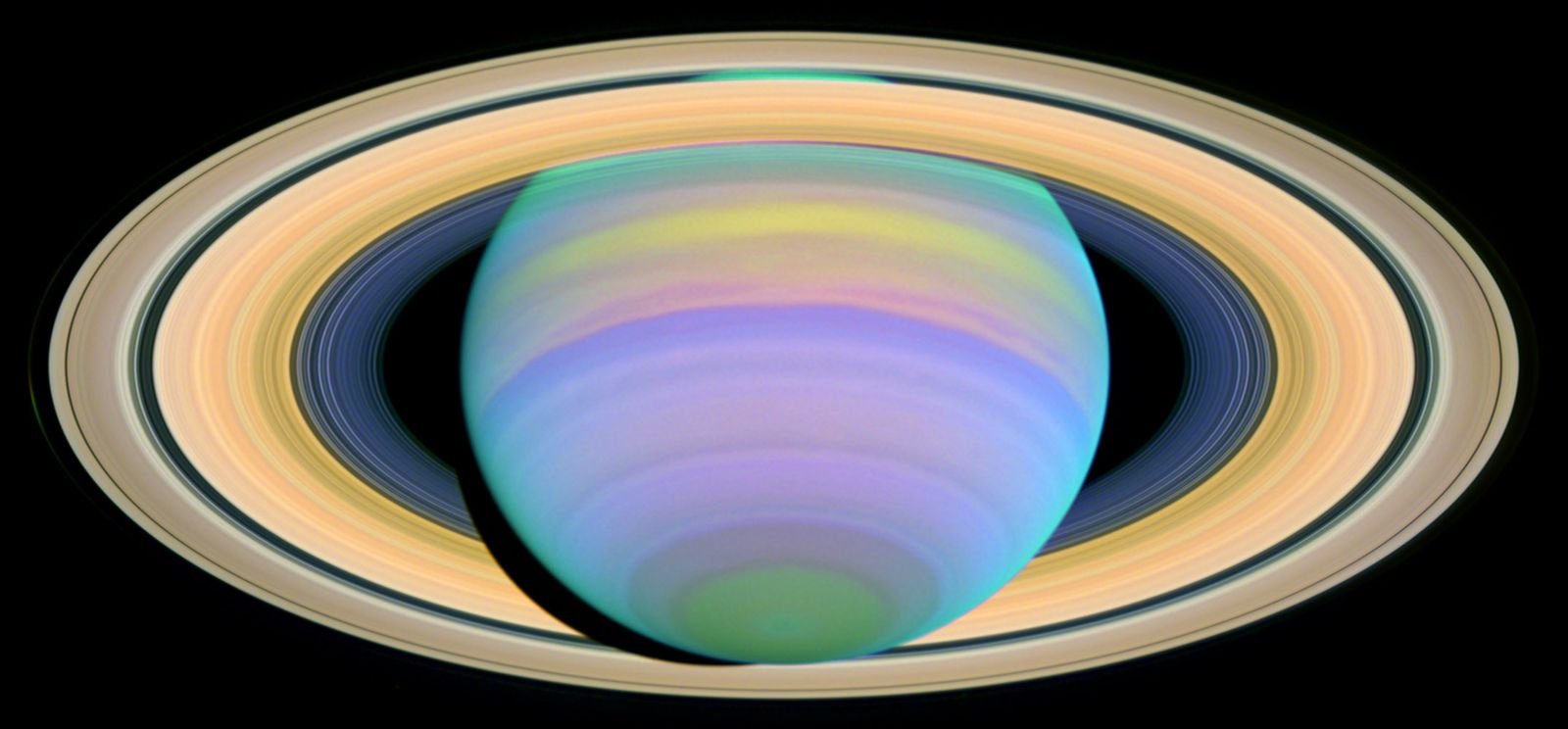 Saturno visto en espectro ultravioleta.