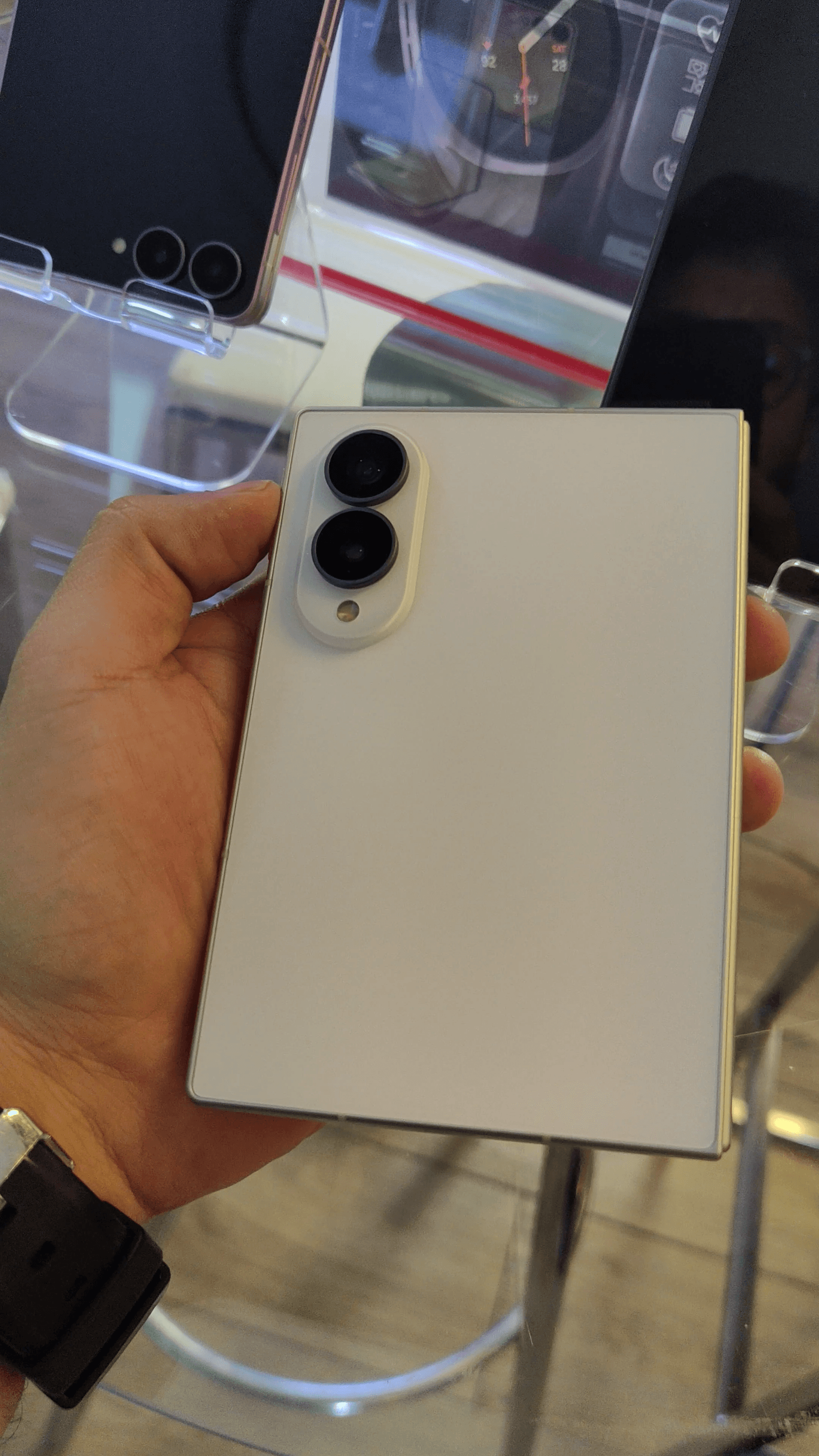 Galaxy Fold 8 el telfono “pasaporte”.