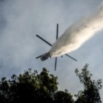 Dos helicópteros chocan en Grecia mientras combatían los incendios bajo fuertes vientos