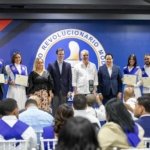 Abinader apuesta por la educación y encabeza graduación en su primer acto como presidente del PRM