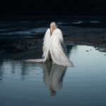 Conoce a Melanie Santiler: la promesa cubana explora identidad y libertad en introspectivo álbum ‘Los Cisnes’