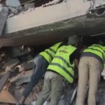Edificio se desploma en Ciudad de Gaza y deja más de 20 personas fallecidas, entre ellas niños