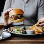 Estudio demuestra cómo un simple cambio en tu dieta puede hacerte sentir más joven en solo un mes