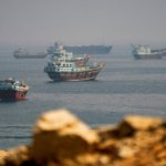 Hutíes sostienen asedio a Yanbu, mientras Macron anuncia envío de medios militares para proteger el Mar Rojo
