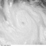 Intensas lluvias y puertos restringidos: sin tocar tierra, el huracán Polo pone en alerta a México