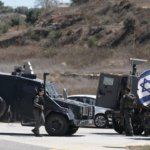 Israel ordena bloqueos y "extensas" redadas en Cisjordania tras un mortal tiroteo