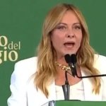 Italia: Meloni propone limitar estudiantes extranjeros y prohibir el uso de burka en escuelas