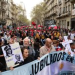 "Marcha de la bronca' en Buenos Aires contra el plan económico de Milei