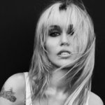 Miley logra su primer No. 1 en el Billboard 200 en más de una década con ‘Bass Persuades’