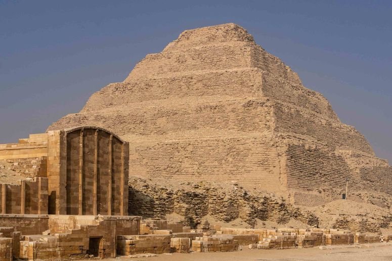 Fotografía de la Pirámide de Zoser, la primera de todas en Egipto.