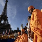Renuncia el director de la Torre Eiffel tras el escándalo por excluir al personal femenino durante una visita