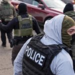Un ICE más 'discreto' alcanza récord de arrestos en agosto: hubo 1.600 cada día