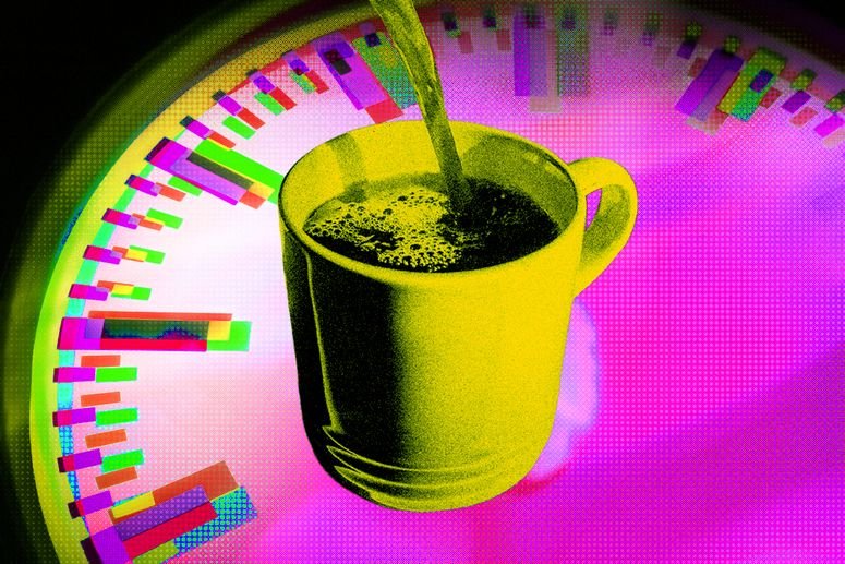 collage de un reloj y arriba un café. 